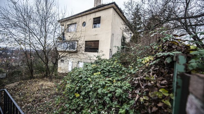 Opuštěná vila v ulici Na Hřebenkách
