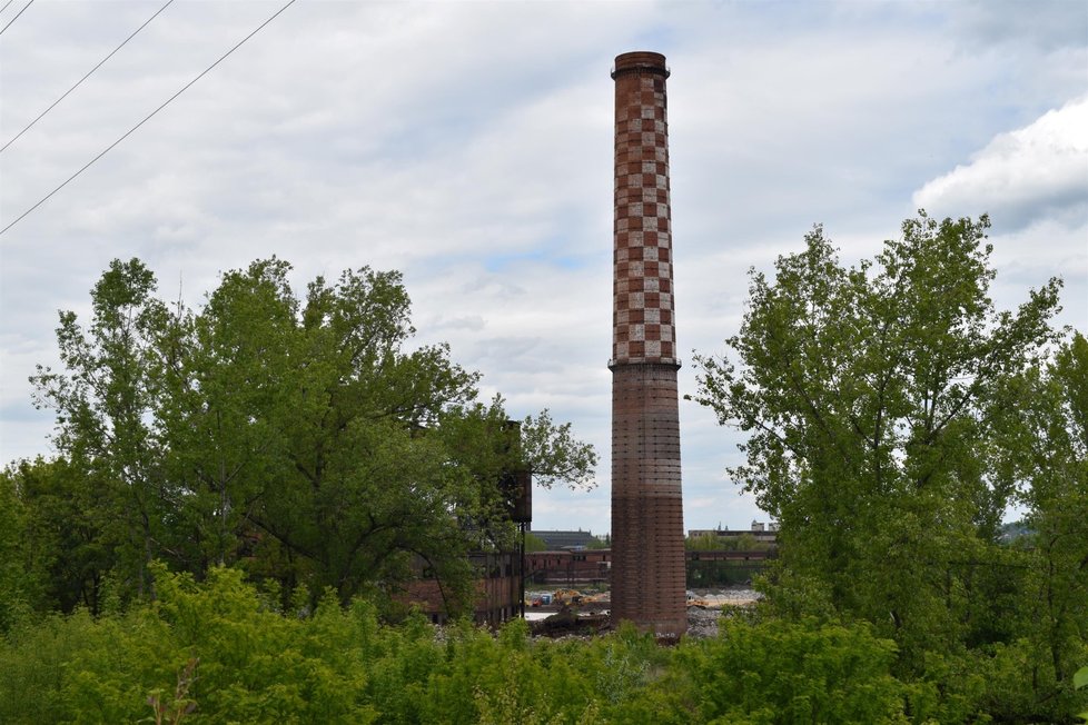 Strakáč je nejmohutnějším továrním komínem v ČR.