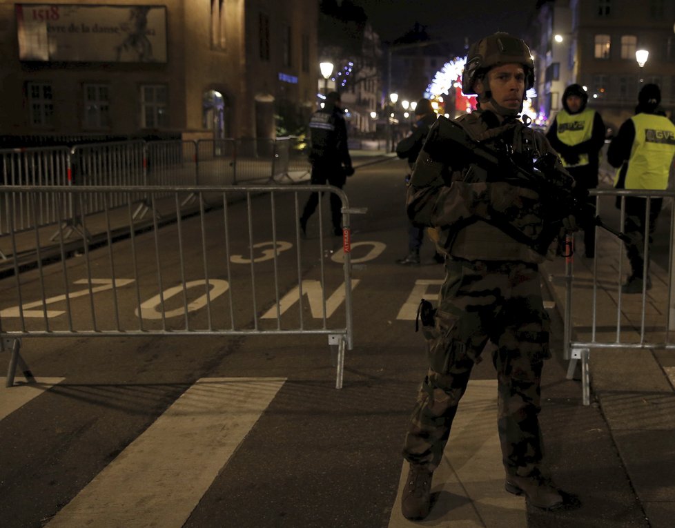 Střelba na vánočních trzích ve Štrasburku si vyžádala oběti na životech