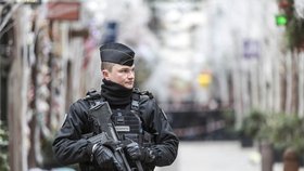 Hlídky v ulicích Štrasburku po střelbě na vánočních trzích (12.12. 2018)
