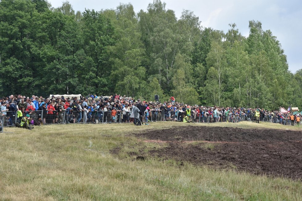 V Brdech se bojovalo: Bývalý vojenský prostor ovládal vojenská technika.