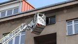 Požár ve Strašnicích: Záchranáři vyhlásili traumaplán, zranění jsou ve vážném stavu, jsou mezi nimi i děti!