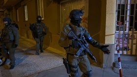 Drama ve Strašnicích: Policie a pyrotechnik zasahovali u podezřelých krabic s pyrotechnikou