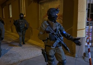 Policie a pyrotechnik zasahovali v Praze u podezřelých krabic s pyrotechnikou.