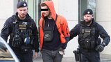 Honička ve Strašnicích: Muž policistům neujel, jeho vůz se o to ale pokusil i bez řidiče