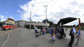 Tramvajové tratě v Starostrašnické a V Olšinách se budou opravovat. Přes léto přes ně tramvaje nepojedou. (ilustrační foto)