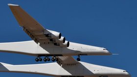 Stratolaunch, největší letadlo na světě podle rozpětí křídel, které letělo pouze jednou, je na prodej.