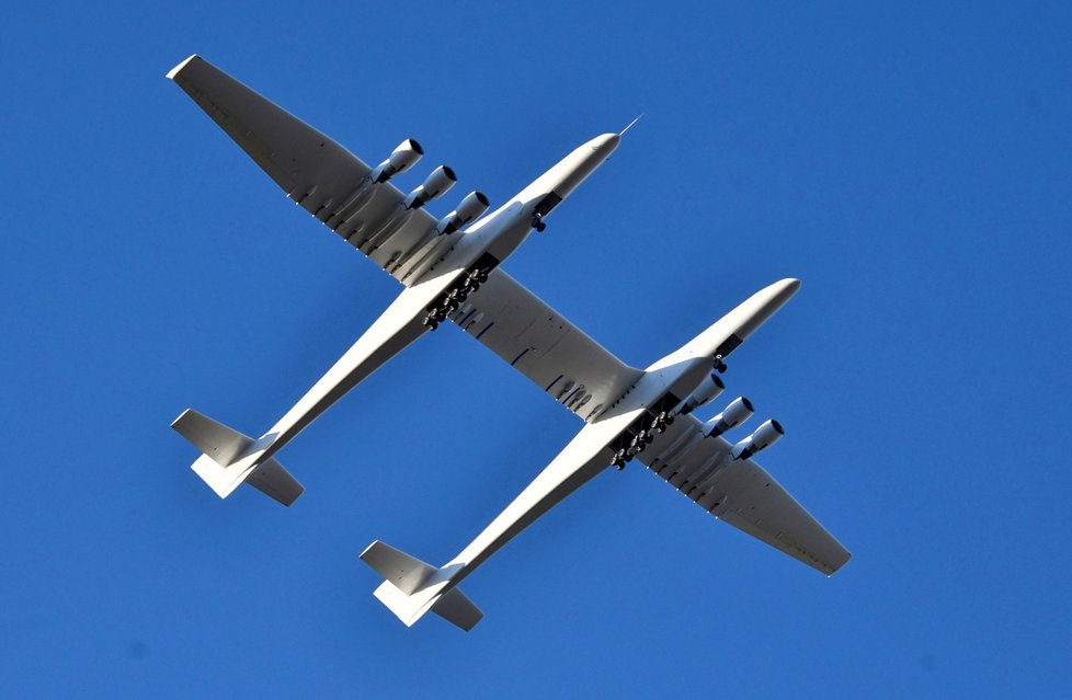 Stratolaunch, největší letadlo na světě podle rozpětí křídel, které letělo pouze jednou, je na prodej.