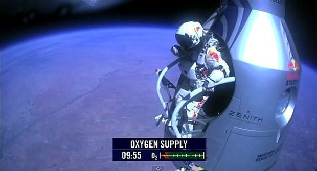 Skok ze stratosféry, volný pád, rychlejší než zvuk