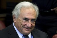 Strauss-Kahn je oběť? Pokojská byla prostitutka!