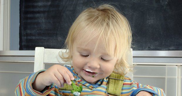 Jak děti naučit jíst nové jídlo? Zkuste osvědčené fígle! 