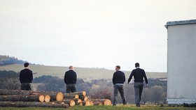 Jako na povel se členové hradní stráže dali do díla a s močením si nedělali žádné starosti