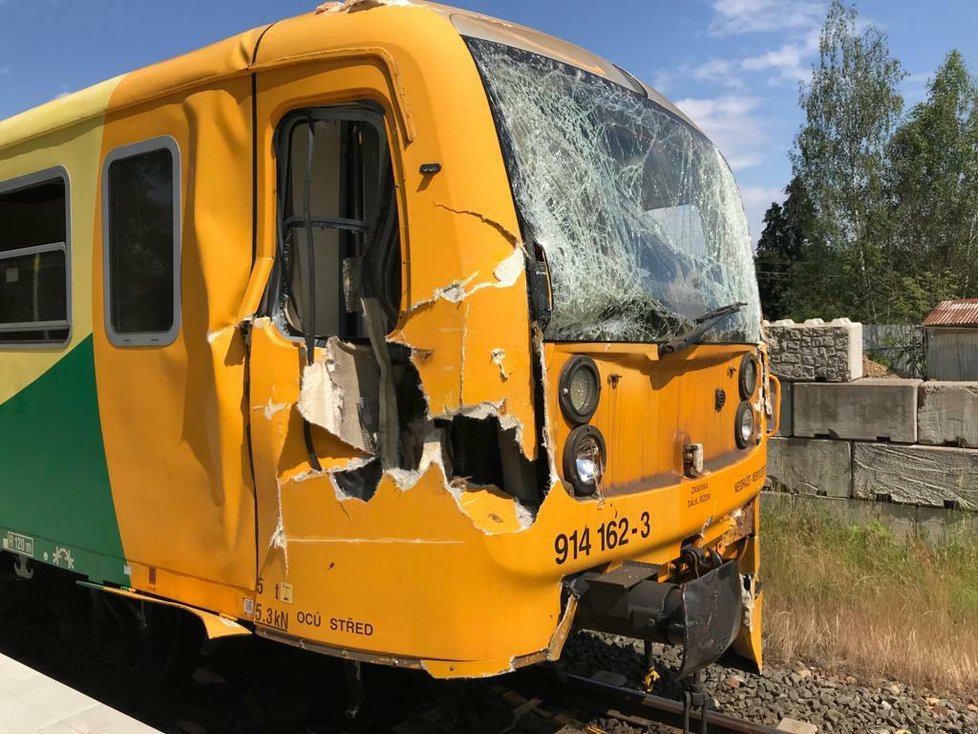 Nehoda vlaku a nákladního auta u Liberce