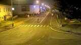 Opilému cyklistovi nestačila silnice: Před strážníky se rozplácl a snažil schovat v křoví 