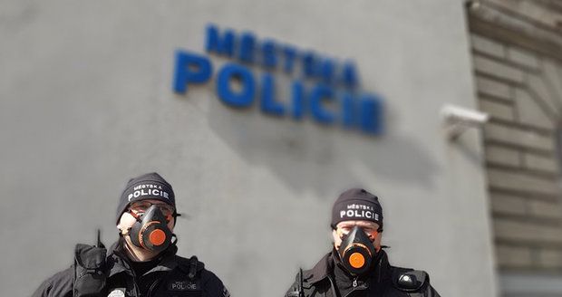 Po hornících i strážníci! V Ostravě má pět mužů městské policie koronavirus