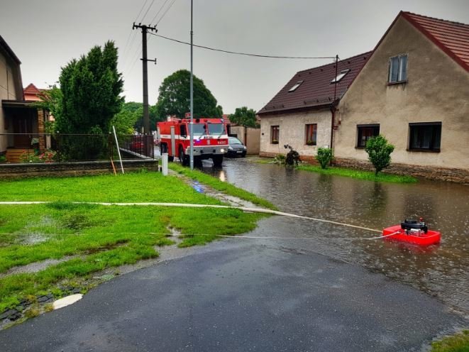 Výjezdy hasičů kvůli silným bouřkám ve Středočeském kraji. (14.6.2020)