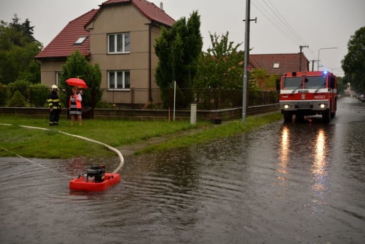 Výjezdy hasičů kvůli silným bouřkám ve Středočeském kraji (14.6.2020)