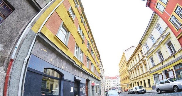 V této ulici v Praze 3 objevíte Střechu.