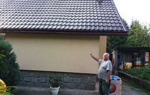 Podvodníci vyhlížejí důchodce. Moravec (72) si je vzal na opravu střechy: Řemeslníci mi hrozili smrtí 