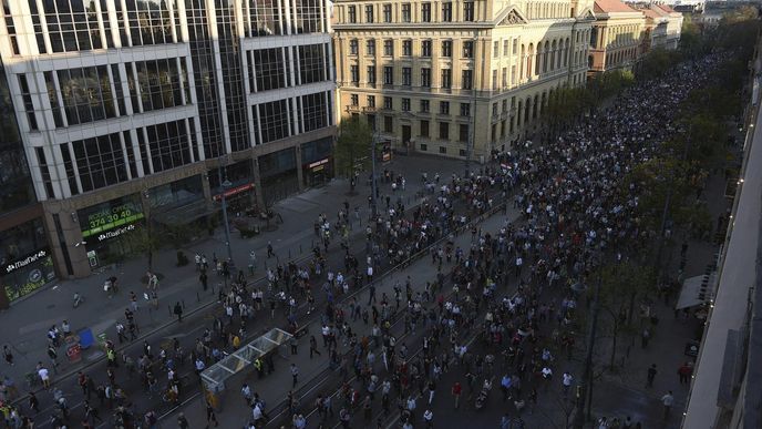 Protesty v Budapešti na podporu Středoevropské univerzity