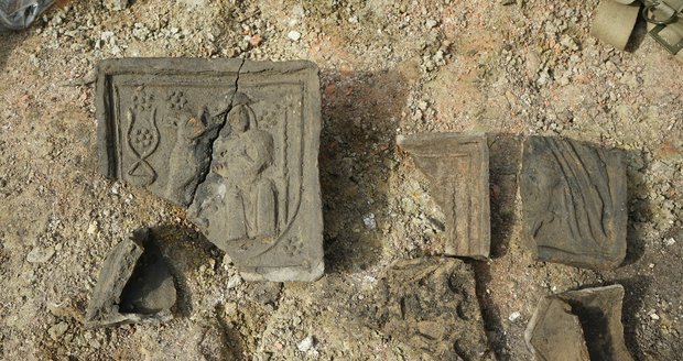 Středověký kamnový kachel se svatým Jeronýmem a lvem z Leitnerovy ulice. Jde o vůbec první vyobrazení světce nalezené v Brně.