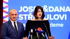 Kandidát na prezidenta Josef Středula na tiskové konferenci se svou manželkou (prosinec 2022) 