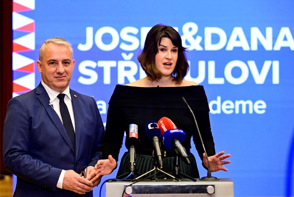 Josef Středula s manželkou Danou na tiskové konferenci k představení programu k prezidentským volbám (7.12.2022)