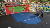 Nové hřiště na streetball v Praze 3: Zašlý kout pod vrcholem kopce dostane nové využití