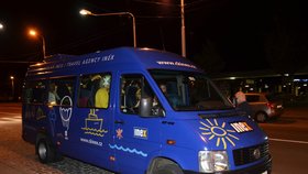 V Plzni přestoupili do minibusů. Ty je odvezli do Rokycan, Prahy a Českých Budějovic.