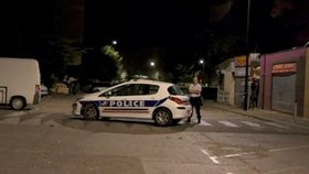 Při střelbě u mešity v Avignonu bylo lehce zraněno osm lidí.