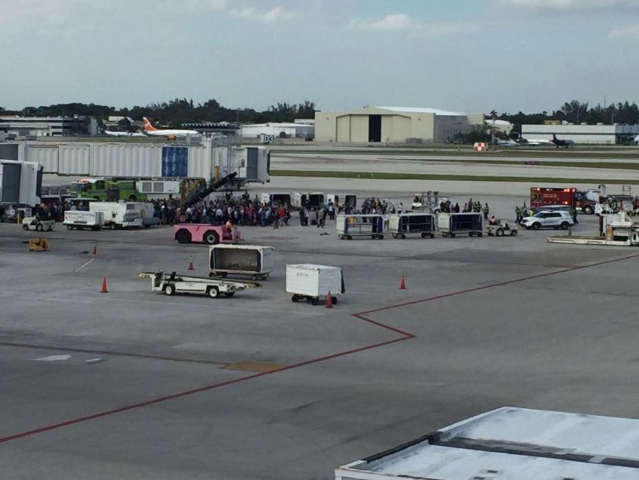 Při střelbě na floridském letišti zemřelo několik lidí.