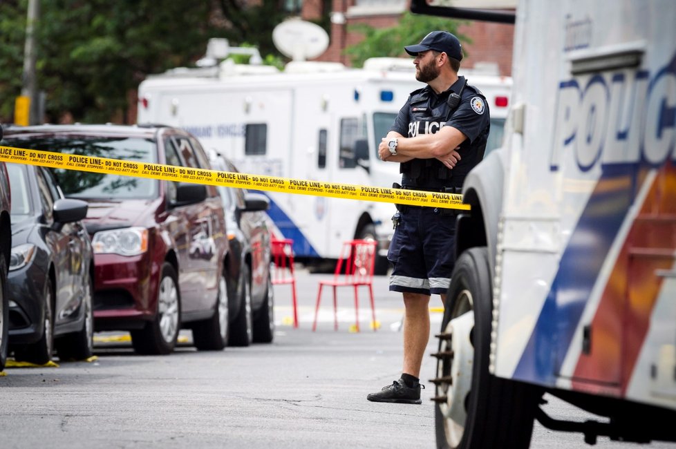 Střelec zabil v Torontu 2 lidi a 13 jich zranil