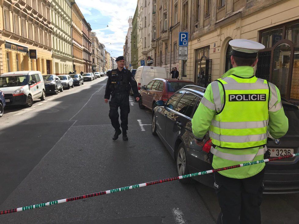 V Kamenické ulici na pražské Letné se střílelo.