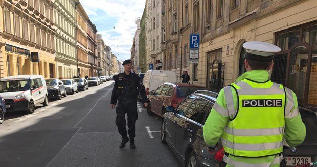 V Kamenické ulici na pražské Letné se střílelo.