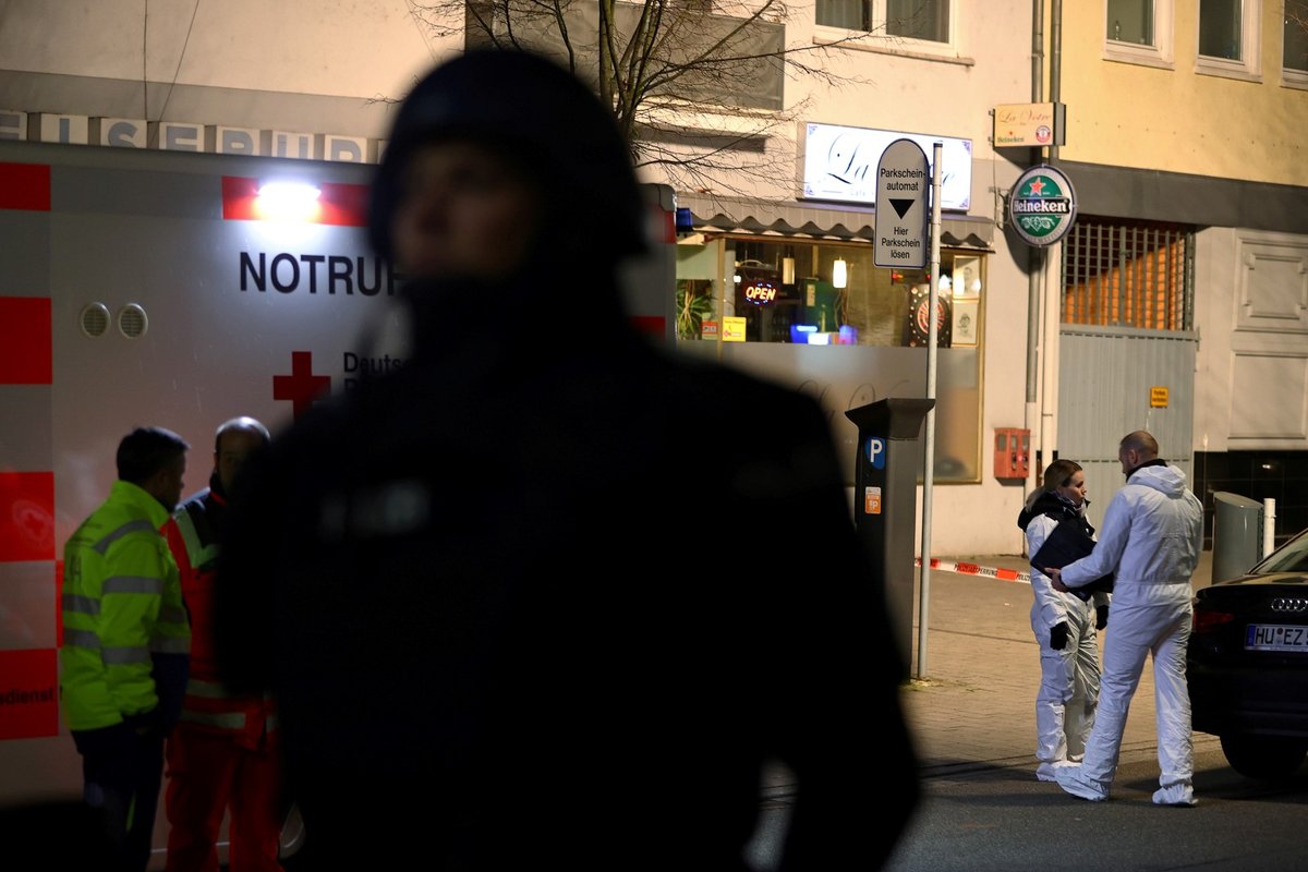Ve městě Hanau u Frankfurtu nad Mohanem při střelbě zemřelo osm lidí (20. 2. 2020)