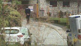 Policie nalezla po střelbě v Červeném Kostelci na Náchodsku dvě těla. Na místo musela vyjet i zásahová jednotka.