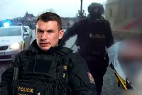 Nové video z útoku na pražskou fakultu: Záchrana postřelených očima policistů!