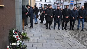 Pietní akt v reakci na střelbu na pražské Filozofické fakultě Univerzity Karlovy se uskutečnil před budovou Filozofické fakulty Ostravské univerzity. (22.12.2023)