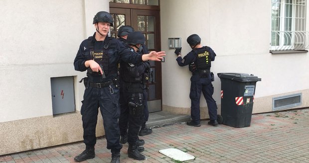Střelba u základní školy v Praze 4?! Rány slyšelo několik svědků, policie pachatele ani zbraň nenašla