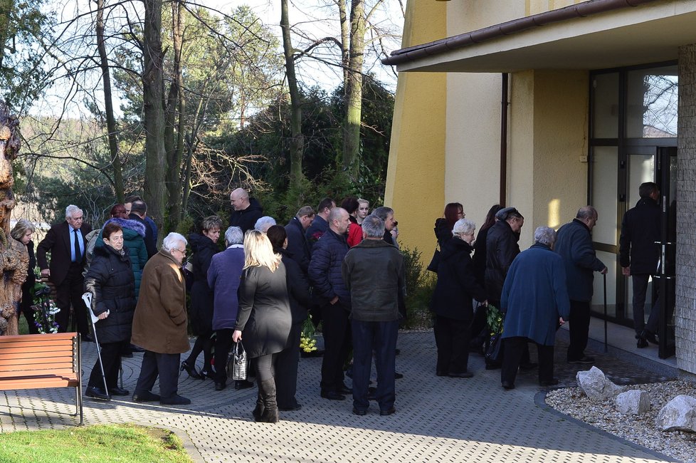 Ve Vřesině, kousek za Ostravou, proběhl pohřeb laborantky Dany T. (†64), kterou zastřelil v čekárně ostravské nemocnice Ctirad Vitásek (†42).