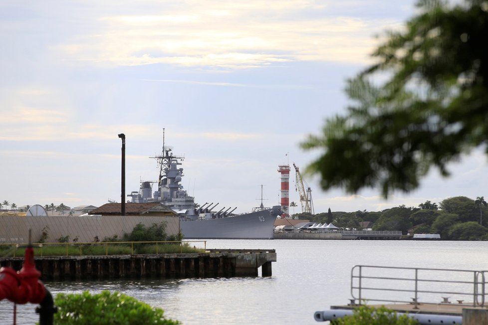 Pár dní před výročím od útoku na americkou základnu Pearl Harbor se na Havaji střílelo, podezřelý je námořník