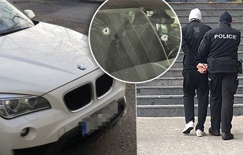 Pokus o vraždu několika lidí! Řidič BMW, který střílel po autě, trefil i cisternu, hrozí mu doživotí