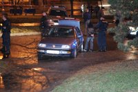 Policie střílela po zlodějích v ukradeném autě