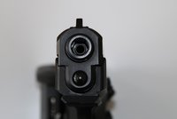 Střelba v centru Plzně! Rozběsněný útočník praštil muže pistolí, pak několikrát vypálil