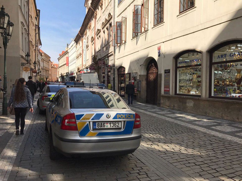 V centru Prahy se postřelil muž, událost vyšetřují policisté.