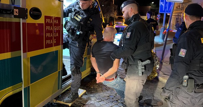Podezřelého policisté zadrželi.