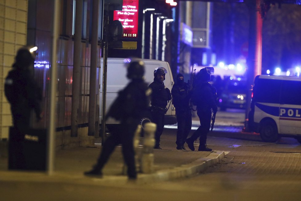 Policistům se podařilo zneškodnit střelce, který ve Štrasburku zabil 4 lidi, (13.12.2018).