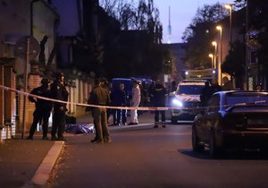 Střelba v pražských Strašnicích. Střelec zastřelil člověka na ulici, pak spáchal sebevraždu. (31. října 2021)