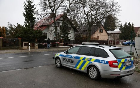 Čtrnáctinásobný vrah David K. bydlel s rodiči v domě v obci Hostouň na Kladensku.