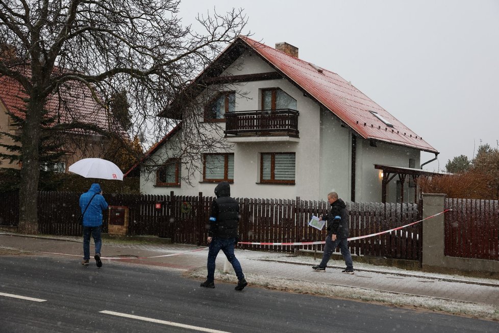 Čtrnáctinásobný vrah David K. bydlel s rodiči v domě v obci Hostouň na Kladensku.
